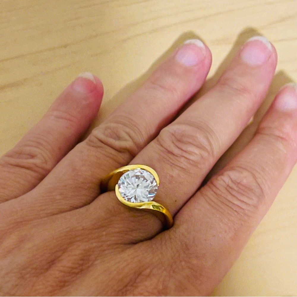Vintage EDCO gold plated with diamond cut crystal ring